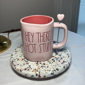 Rae Dunn Hey There Hot Stuff coffee/tea mug